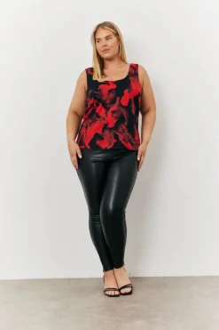 Best In The Style Abstract Scoop Cami Top Red