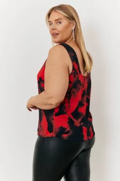 Best In The Style Abstract Scoop Cami Top Red