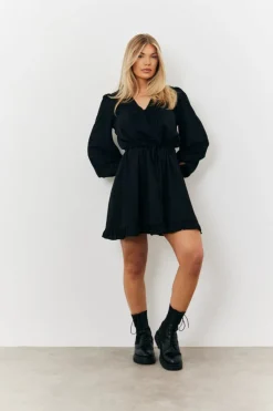 Clearance In The Style Balloon Sleeve Pintuck Tie Waist Detail Mini Dress Black