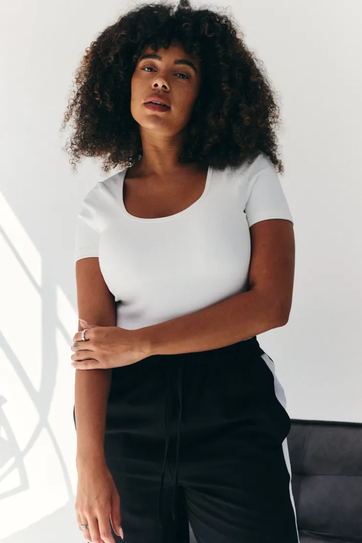 Hot Fits Built In Bra Sculpt & Control Short Sleeve Bodysuit White