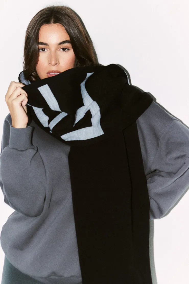 Discount Fits Knitted Scarf Monochrome