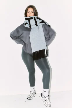 Discount Fits Knitted Scarf Monochrome