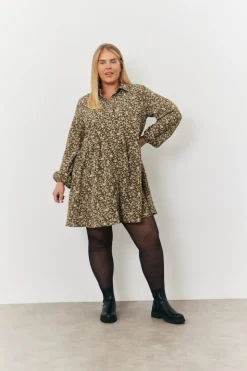 Best In the Style Floral Print Button Through Tiered Smock Dress Green