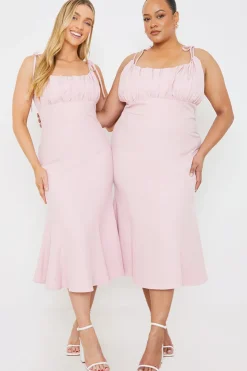 New In the Style Gathered Bust Midi Dress Pink