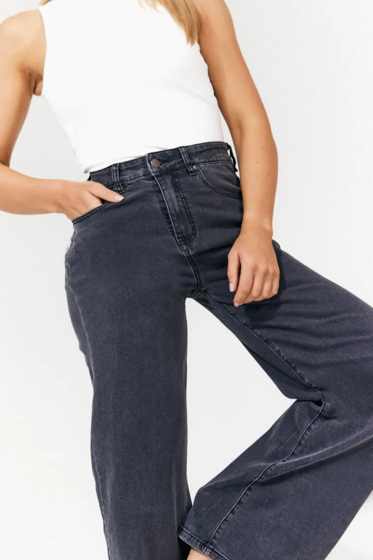 New In The Style Isla Wide Leg Jeans Washed black