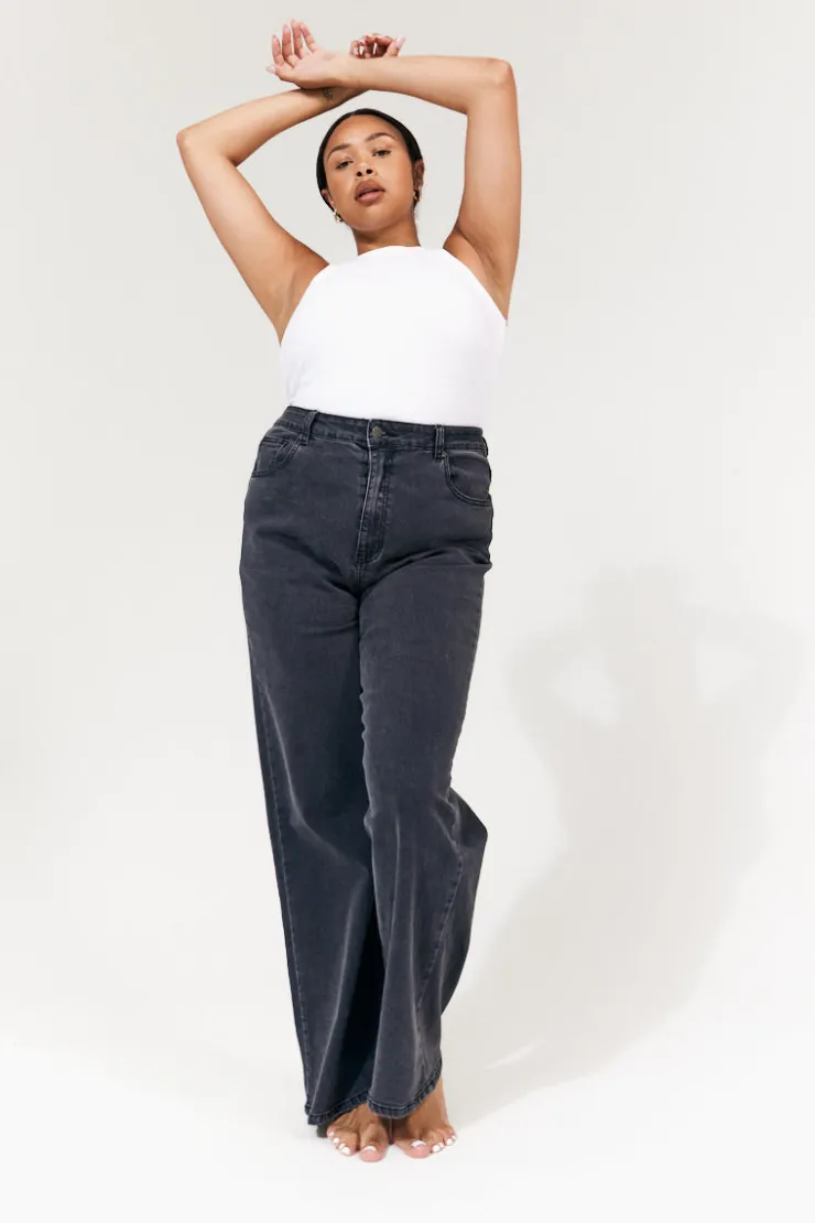 New In The Style Isla Wide Leg Jeans Washed black
