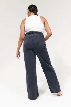 New In The Style Isla Wide Leg Jeans Washed black