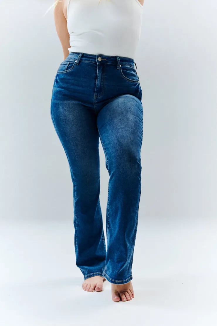 Hot In The Style Ivy Kickflare Jeans Blue