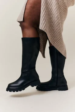 Clearance In the Style Jess Chunky Heeled High Leg Boot Black