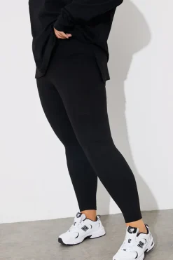 New In The Style Off The Shoulder Long Sleeve T Shirt And Legging Set