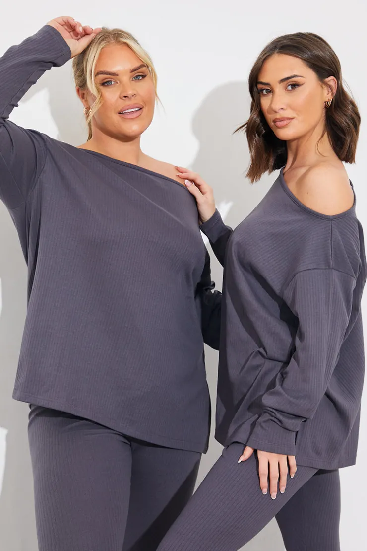 New In The Style Off The Shoulder Long Sleeve T Shirt And Legging Set