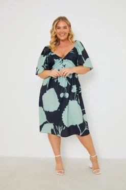 New In the Style Printed Flutter Sleeve Ruched Bust Midi Dress Black