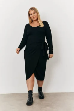 Hot In the Style Scoop Neck Ribbed Long Sleeve Bodycon Wrap Midi Dress Black