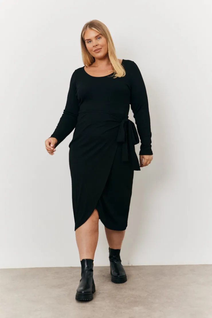 Hot In the Style Scoop Neck Ribbed Long Sleeve Bodycon Wrap Midi Dress Black