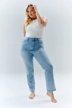 Online In The Style Sofia Straight Mom Jeans Light blue
