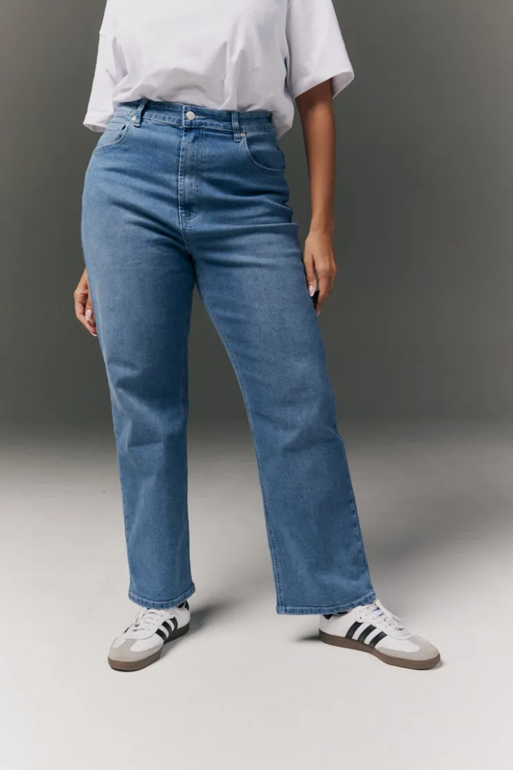 Best In the Style Straight Leg Jean Blue