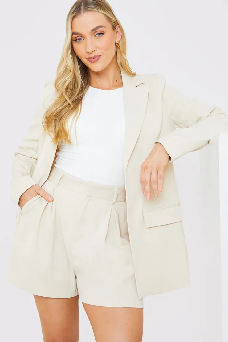 Hot In the Style Tailored Shorts Cream