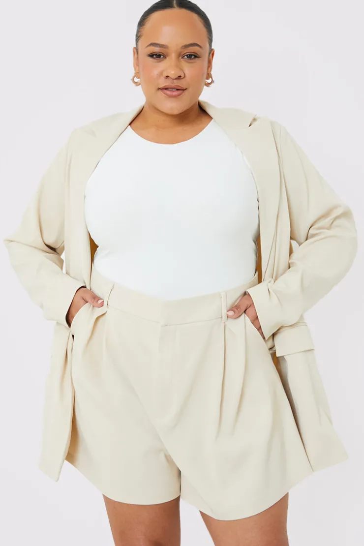Hot In the Style Tailored Shorts Cream