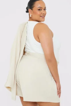 Hot In the Style Tailored Shorts Cream