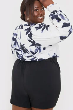 New In the Style Tailored Shorts Black