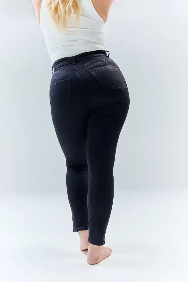 IN THE STYLE The Miracle Skinny Jean in Black