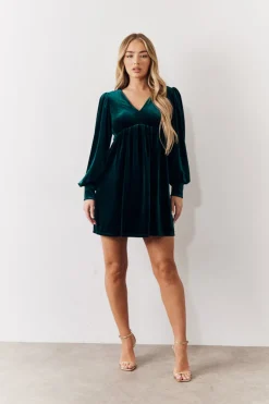 Hot In the Style Velvet Smock Mini Dress Green