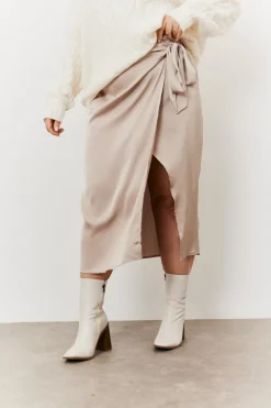 New In the Style Wrap Midi Skirt Cream