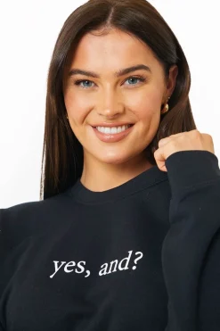 In The Style YES, AND?' PRINTED SWEATSHIRT