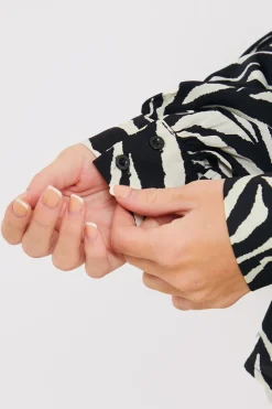 New In the Style Zebra Woven Balloon Sleeve Blouse Black